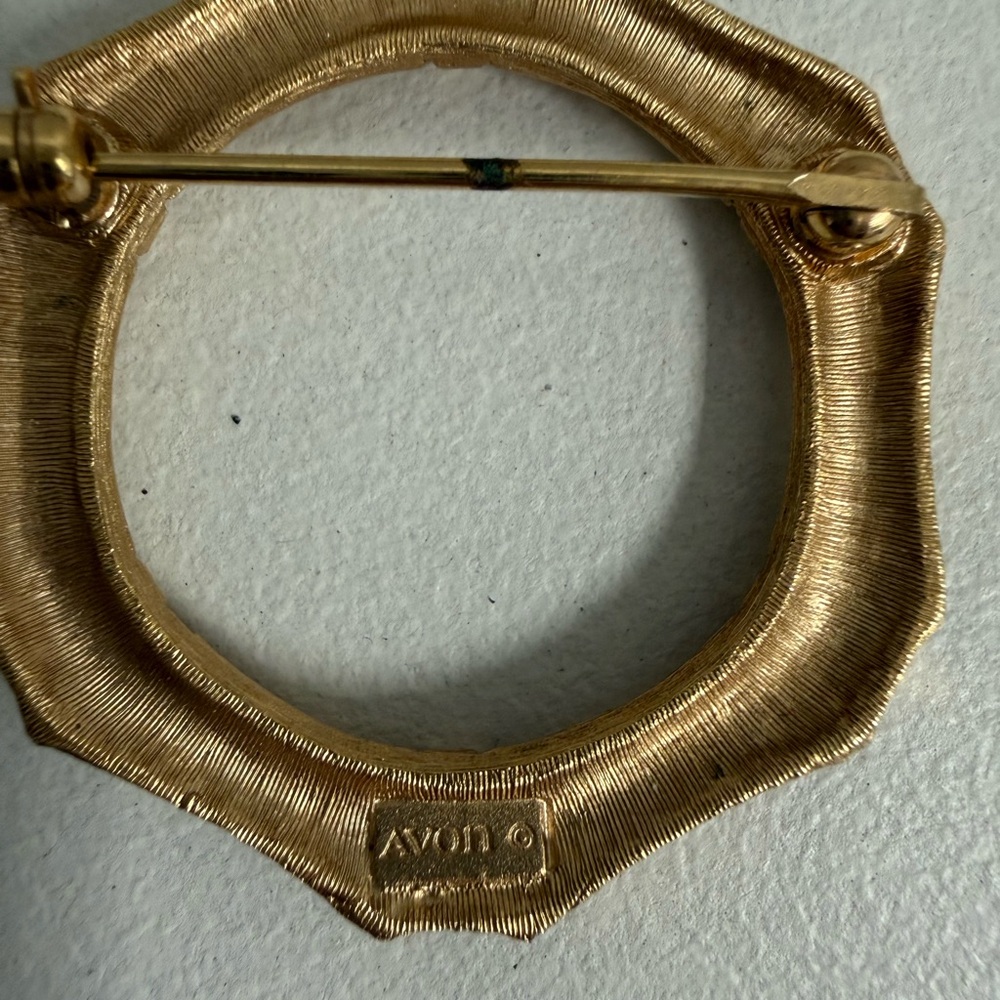 Vintage Avon Gold Tone Bamboo-Inspired Brooch 1974 - Picture 3 of 7